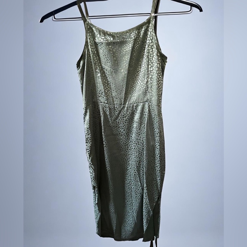 NWT Lulus Total Stunner Sage Green Satin Jacquard Cowl
Neck Midi Dress - Picture 4 of 5